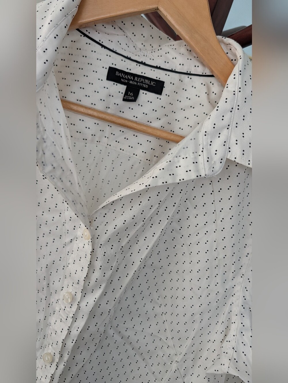 Banana Republic Non Iron Fitted  Button-Up Shirt Woman's Sz 16